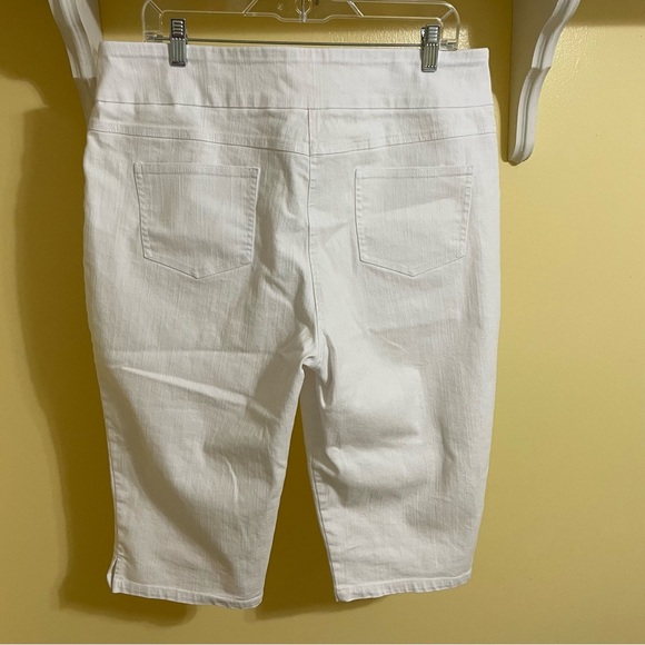 Ruby Rd Women’s Size 16 white capris Spring and Summer staple - Picture 2 of 7